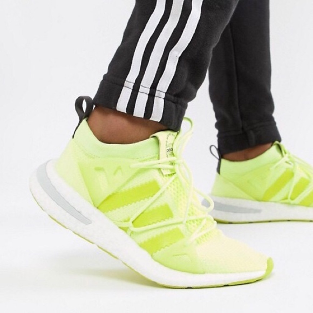 Never Worn adidas Originals Sneaker